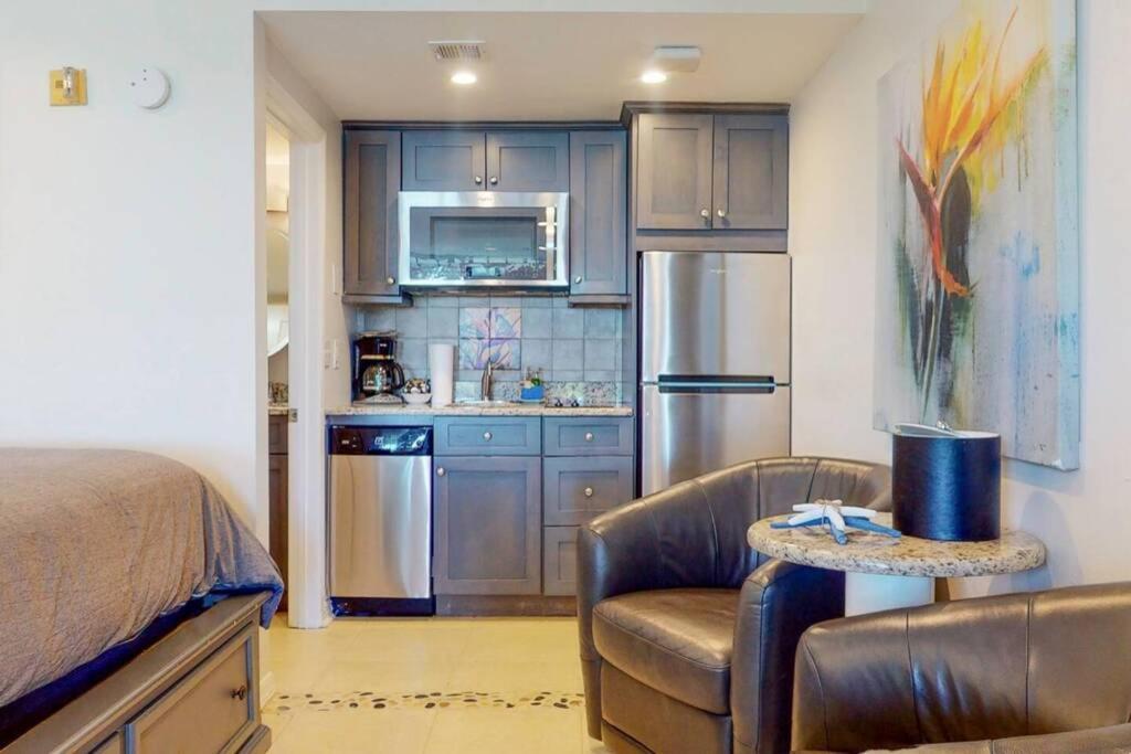 Sea Spray, Studio 114, Beach Steps Away! Pool+Wifi Ruskin Extérieur photo
