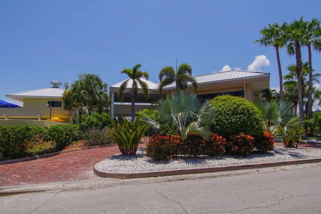 Sea Spray, Studio 114, Beach Steps Away! Pool+Wifi Ruskin Extérieur photo