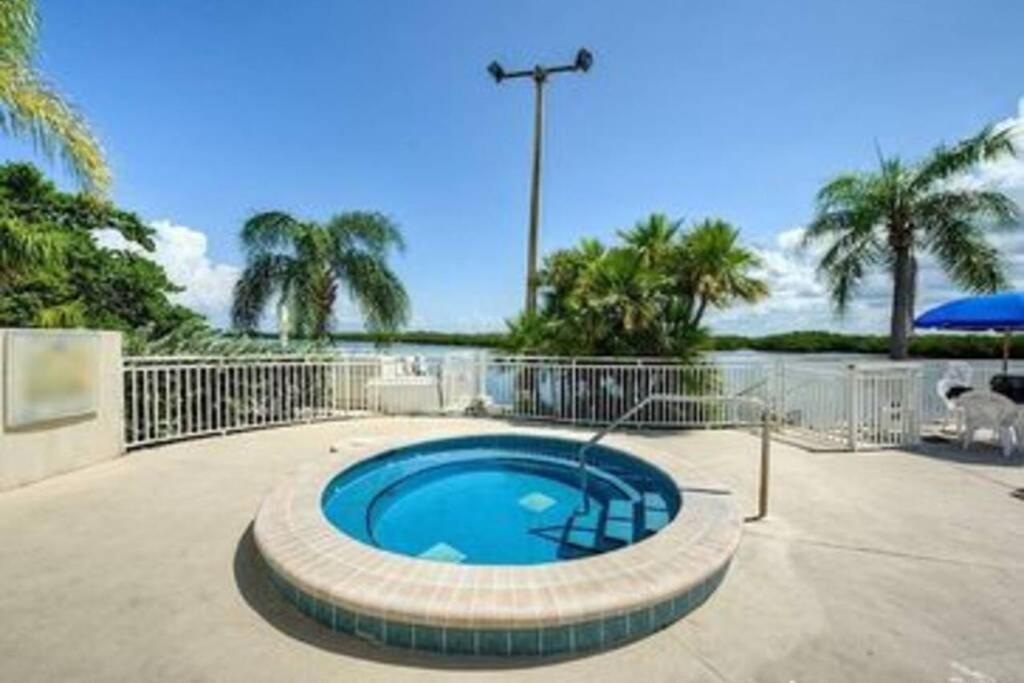 Sea Spray, Studio 114, Beach Steps Away! Pool+Wifi Ruskin Extérieur photo